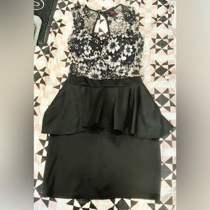 2b bebe Dress black/Nude Lace top with Ruffle/Bustle Ladies Sz M cocktails NM